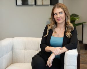 Real estate agent in Minot offering buyer consultations